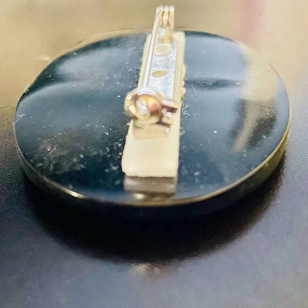 Vintage Mother of Pearl and Abalone Floral Design Brooch - Picture 5 of 8